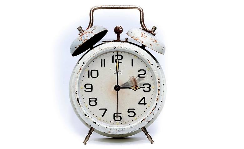 Zmiana czasu na letni 2019. Kiedy przestawiamy zegarki na czas letni? Śpimy dłużej czy krócej? Ostatni raz zmieniamy czas?