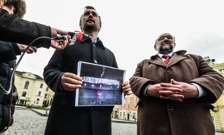 - Zakłócanie obchodów, policyjne śledztwa - tej rzeczywistości już nie ma - mówili Maciej Rózycki (z lewej) i Krystian Frelichowski.
