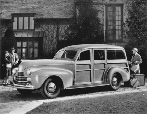 Fot. General Motors: Oldsmobile „woodie” z 1940 r. Drewno było typowym materiałem na nadwozia kombi