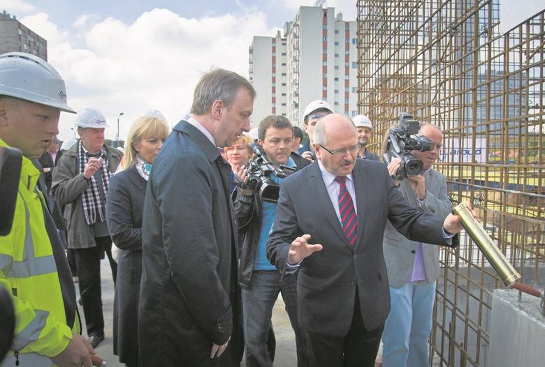 6 czerwca 2012 r. Wmurowanie kamienia węgielnego. Minister kultury Bogdan Zdrojewski i prezydent Katowic Piotr Uszok.