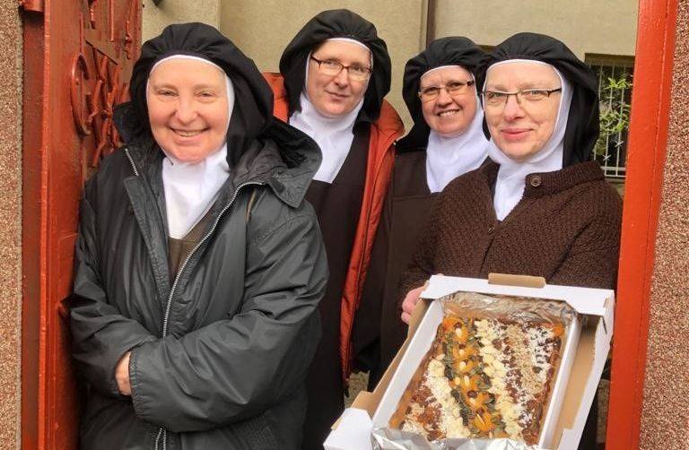 Ciasta od sióstr zakonnych trafiły do szpitali w Gdańsku, Wejherowie i Gdyni
