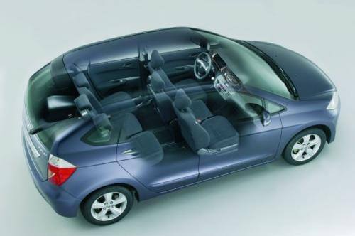 Fot. Honda: Układ siedzeń 3+3 powoduje, że samochód jest nieco szerszy, ale ma spory bagażnik w porównaniu z układem 2+3+2 (Opel Zafira, Toyota Corolla