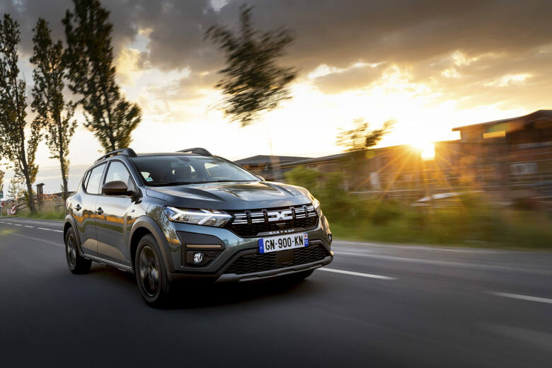 Renault z udziałem 5,9% zakończyło 2023 rok na piątej pozycji wśród marek motoryzacyjnych w Polsce, natomiast Dacia zamknęła ubiegły rok z wynikiem 17