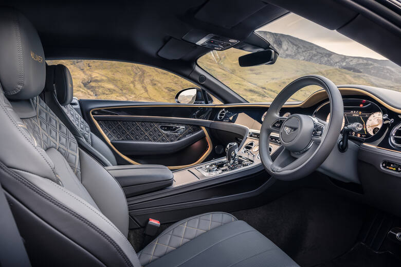 Bentley GTPo sukcesie efektownego wykończenia zewnętrznego Blackline, które jest oferowane jako opcja w całej gamie samochodów Bentley, firma zdecydowała