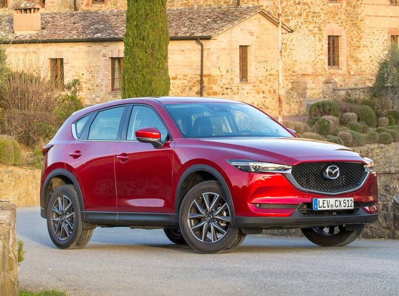 Mazda CX-5 to bardzo ciekawa propozycja dla tych, którzy szukają auta nietuzinkowego, nieoczywistego, mają ochotę na namiastkę segmentu premium, ale