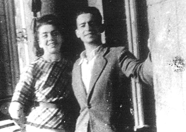 Margarita (matka) i Sergiusz Kościałkowski w mieszkaniu przy ul. Jagiellońskiej 8/19 (III piętro) w Wilnie (sierpień 1943 r.)