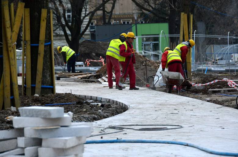 Kontrakt na przebudowę placu Litewskiego opiewa na 48,8 mln zł. Ratusz był gotów wydać na ten cel nawet 67,8 mln zł. Roboty wykonuje Budimex