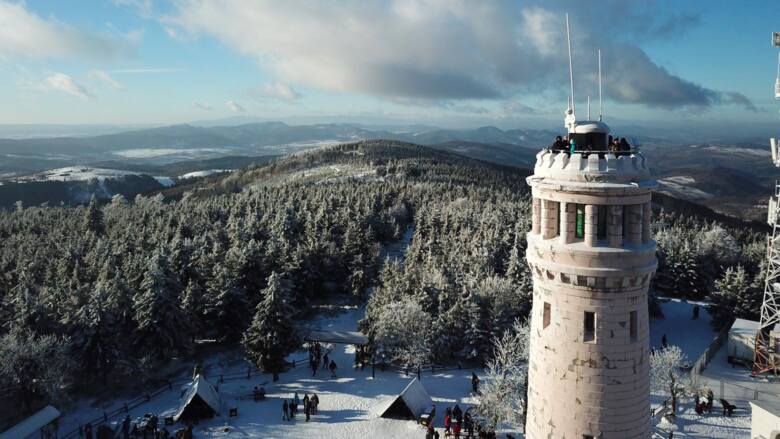 Wieża widokowa na Wielkiej Sowie zimą