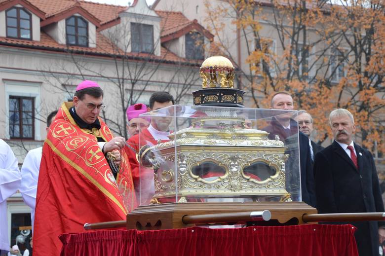 Adoracja relikwii świętej Wiktorii, patronki miasta i diecezji łowickiej [ZDJĘCIA]