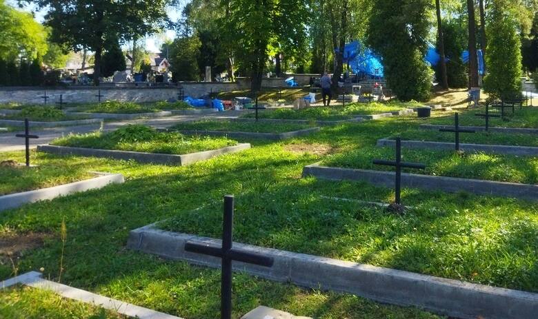 Postępy prac na cmentarzu wojennym w Olkuszu są widoczne