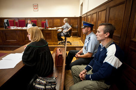 W Sądzie Okręgowym w Łodzi rozpoczął się proces 46- <br>letniego Romana P. oskarżonego o nieumyślne wywołanie pożaru w kamienicy przy ul. Włókienniczej 18. 
