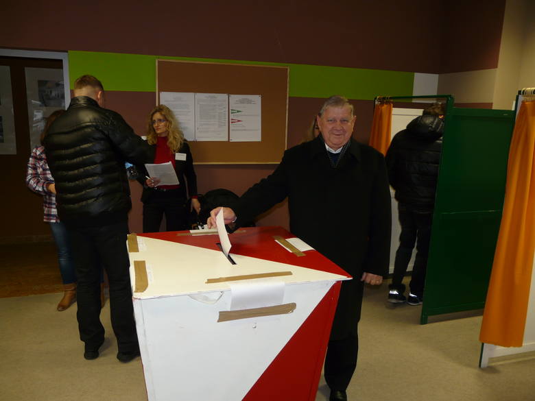 Eugeniusz Góraj wraz z rodziną zagłosował w ZGO Aquarium