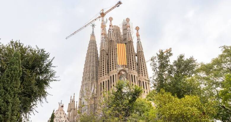 Cztery wieże Ewangelistów będące częścią katedry La Sagrada Família są już skończone