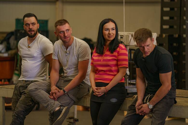 Anna ze swoimi kandydatami w programie "Rolnik szuka żony", od lewej Dominik, Jakub i Mikołaj.