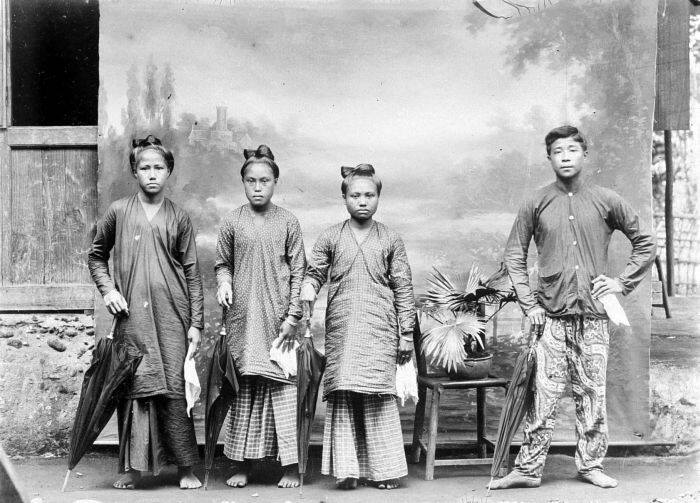 Historyczne zdjęcie mieszkańców wyspy Siau