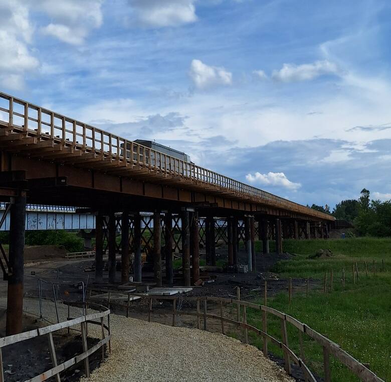 Przeprawa tymczasowa nad Wisłą w Jankowicach na czas przebudowy istniejącego mostu w ciągu drogi 781 jest gotowa