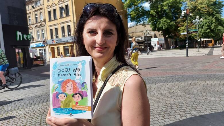 „Ciocia Mati i tajemniczy Mnich” to druga, po „Zielonogórskiej Bajce Powitajce” personalizowana książka dla dzieci Joanny Turakiewicz-Pietras.