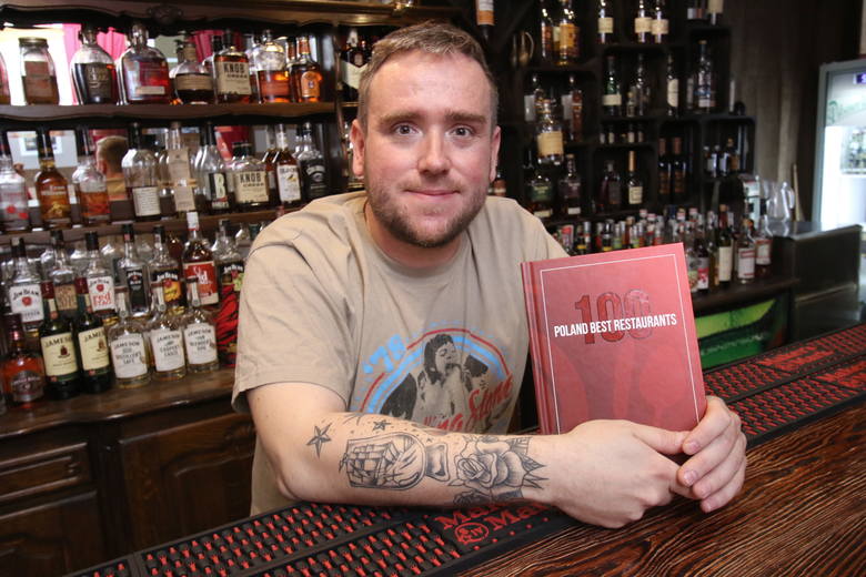 Damian Tomalik, właściciel Rockabilly Steakhouse & Whisky Bar nie kryje radości z awansu - lokal otrzymał także 3 widelce.