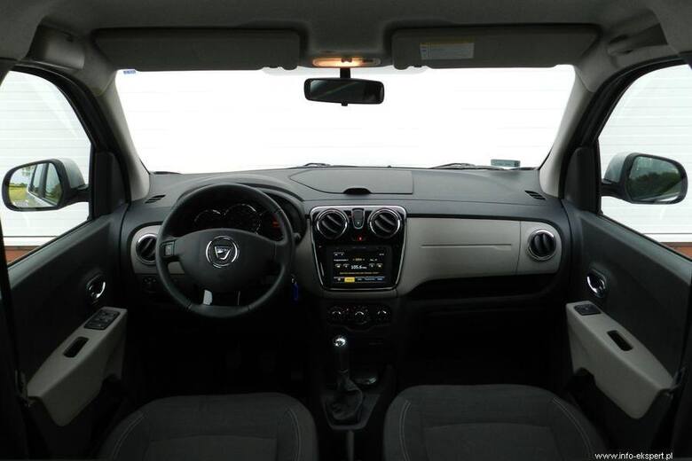 Dacia Lodgy 1.2 TCe - testPodczas Międzynarodowego Salonu Samochodowego w Genewie w 2012 roku należąca do koncernu Renault rumuńska marka Dacia zaprezentowała