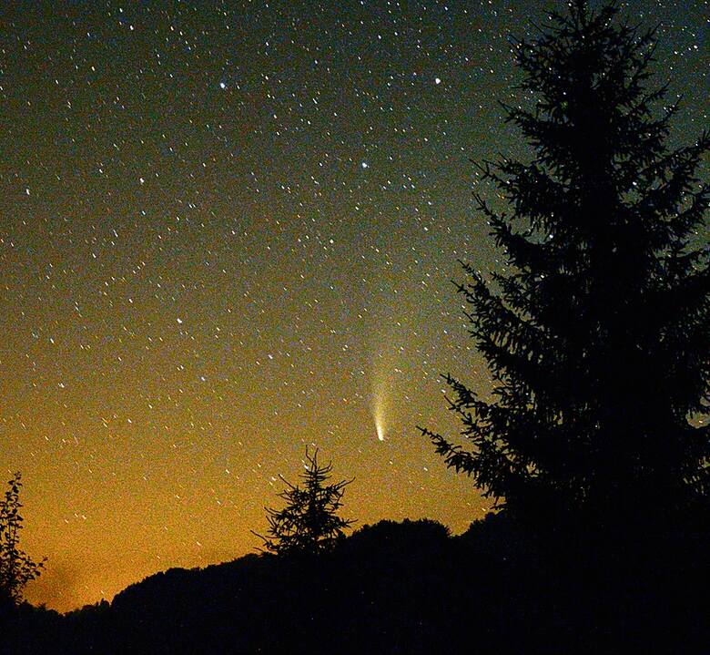 Przelot meteoru nad Bieszczadami. (sierpień 2021)