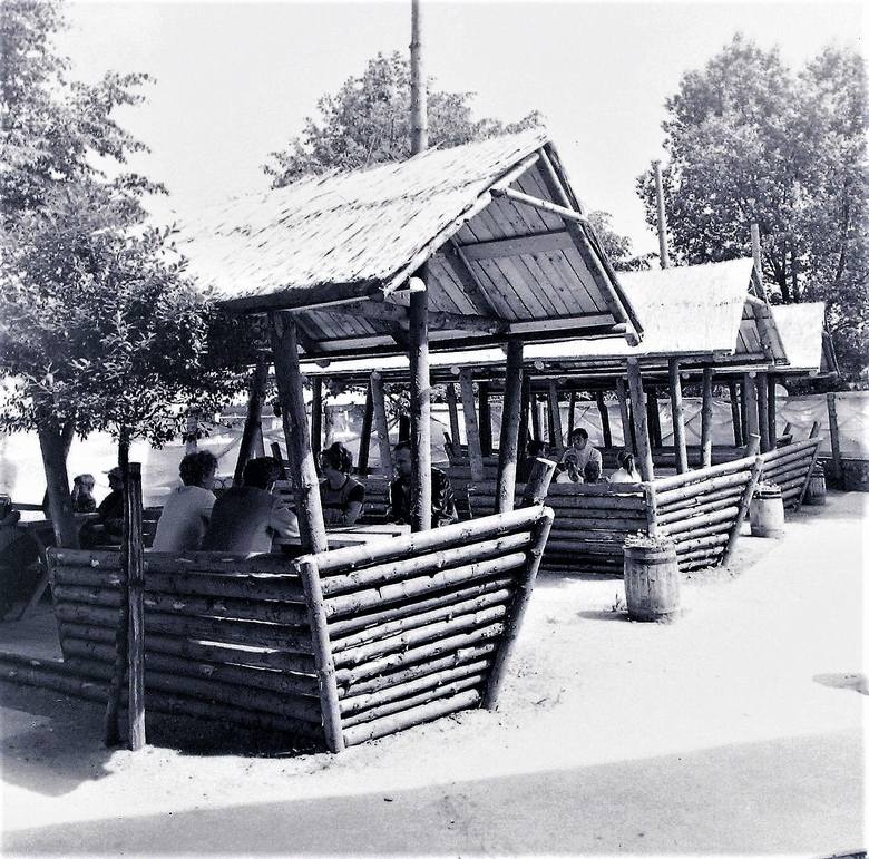 Bar Rybny „Tunek” zapisał się w dziejach Słupska jako wyborowy pod względem jadłospisu i wyglądu lokal gastronomiczny