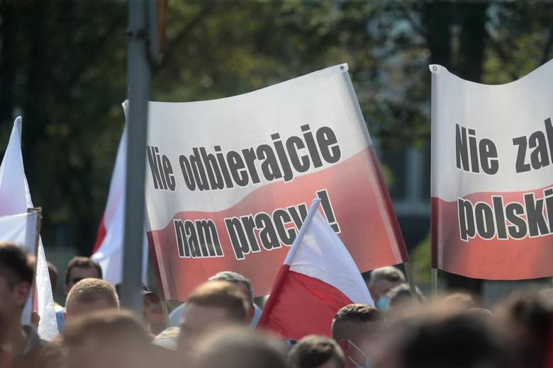 Lewactwo Kaczyńskiego, czyli kto ustawi gilotynę i zetnie prezesa, krzycząc: „Oto jest głowa zdrajcy”