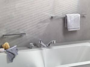 Uchwyt na ręczniki, kubeczki na szczoteczki czy szczotka do WC to elementy wyposażenia każdej łazienki.