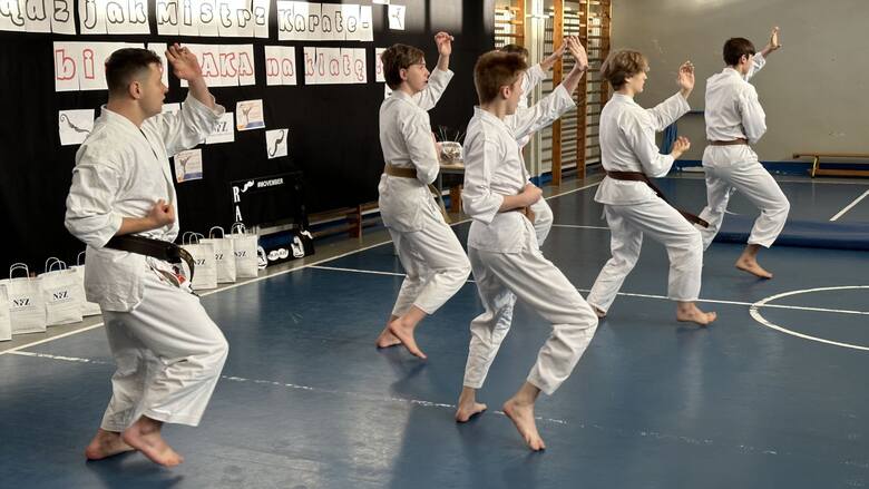 Profilaktyczna akcja pod hasłem  „Bądź jak Mistrz Karate – bierz RAKA na klatę!” odbyła się w czwartek, 16 listopada, w Szkole Podstawowej nr 14 w Zielonej
