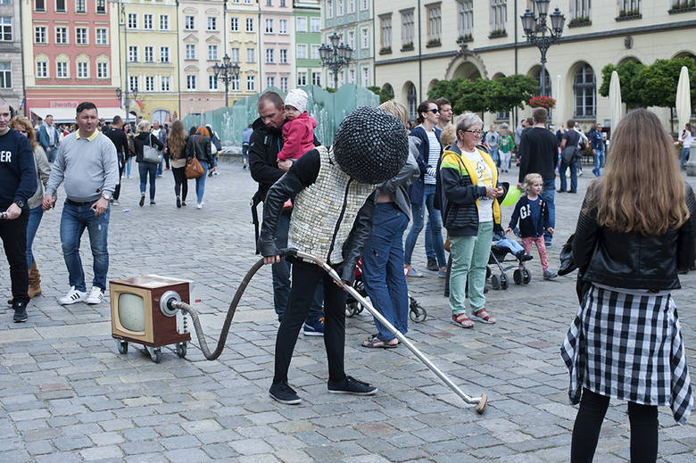 Działania świecian wzbudziły żywe zainteresowanie spacerujących po wrocławskich ulicach.