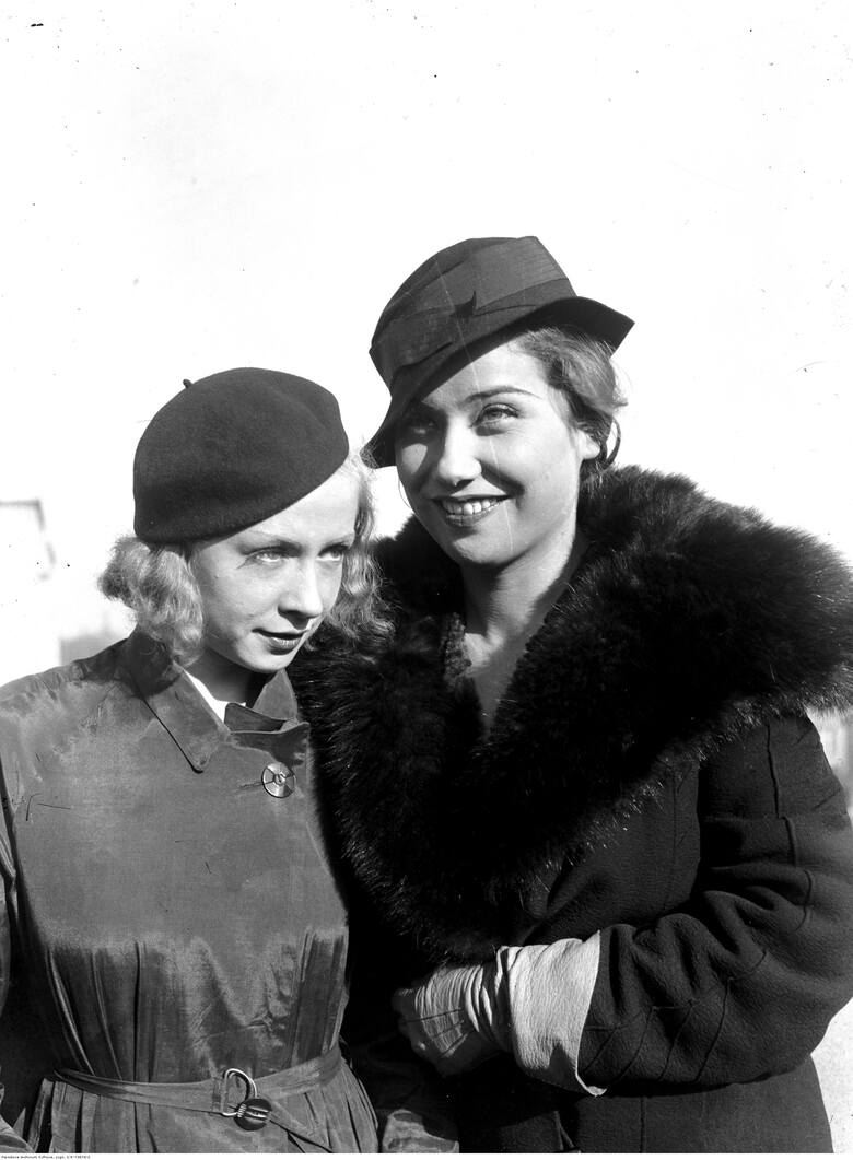 Aktorki Jadwiga Andrzejewska i Irena Eichlerówna, 1933 r.