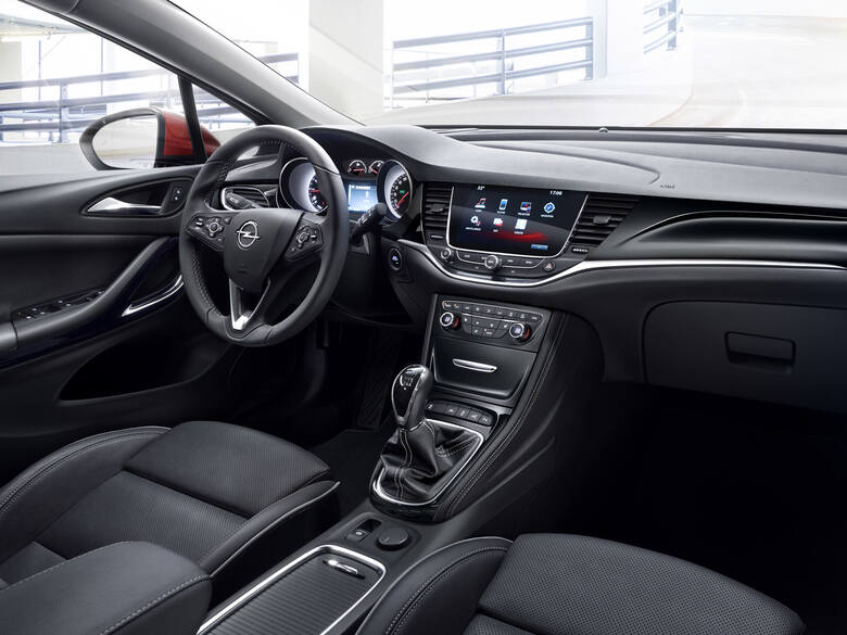 Nowy Opel Astra miał swoją światową premierę podczas salonu samochodowego we Frankfurcie we wrześniu. Po dwóch miesiącach od tego debiutu Astra jest