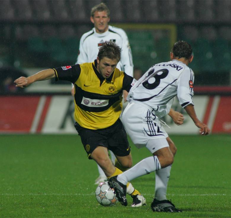Kontrakt z Borussią Dortmund podpisał 22 lutego 2007 roku. W niemieckiej drużynie oficjalnie zadebiutował 4 sierpnia 2007 roku w meczu I rundy Pucharu