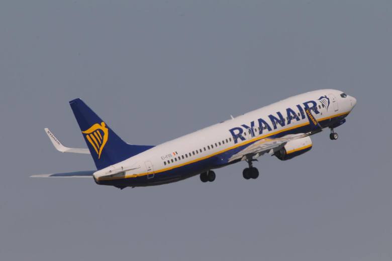 Ryanair: Lot opóźniony o 26 godzin, reklamacja i czek, którego nie można zrealizować