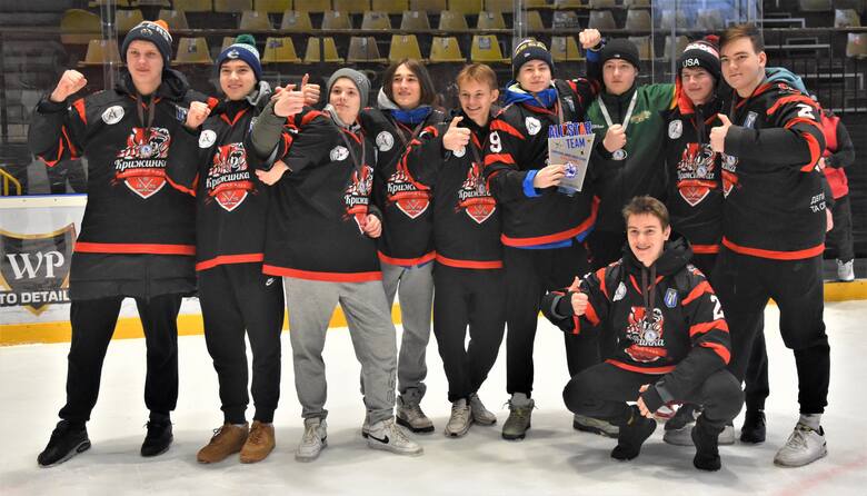 W Oświęcimiu rozegrano finał hokejowej Ligi Karpackiej Młodzików (U-16). Wygrał MOSM Tychy, a gospodarze, UKH Unia Oświęcim, zajęli piąte miejsce.