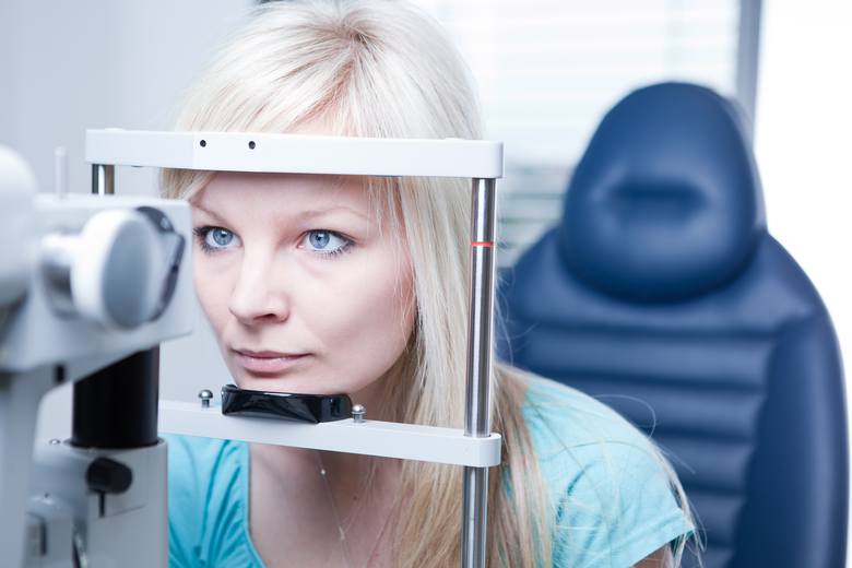 Regularne badania wzroku umożliwiają wczesne wykrycie i leczenie jego zaburzeń i pozwalają minimalizować ich progresję