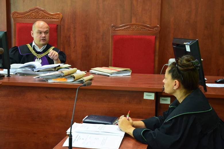 Proces prowadzi sędzia Krzysztof Rawo.