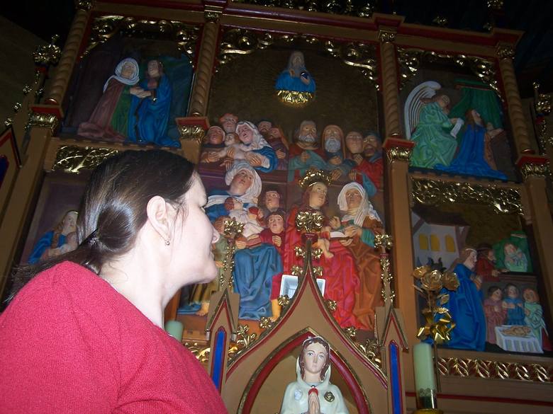 Dzisiaj w kościele w Oleśnie w miejscu skradzionego tryptyku jest tylko jego replika. Otoczona kultem figura świętej Anny ocalała, gdyż Dorota Szulc (na zdjęciu) przeniosła ją w inne miejsce.