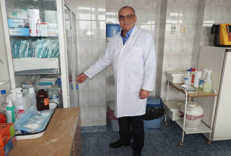 Grzegorz Dembski, dyrektor szpitala w Grajewie, pełnił dyżur na  oddziale ratunkowym, kiedy trafił 43-letni mężczyzna.