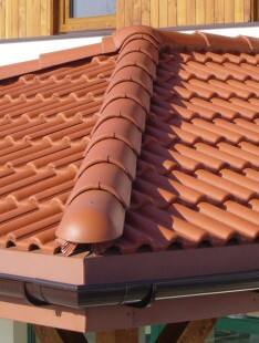 Dach kryty dachówkami - trudne elementy