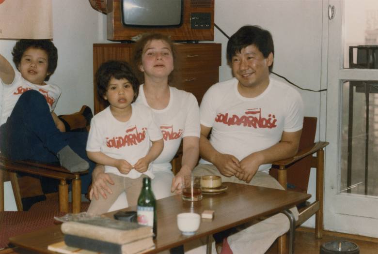 Rodzina Umedów w 1981 roku w Warszawie: Yoshiho Umeda, Agnieszka Żuławska-Umeda, Tomoho i Julia