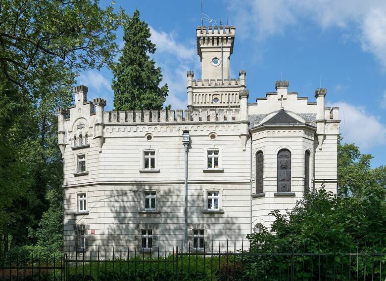 Piękny pałac w Podzamku