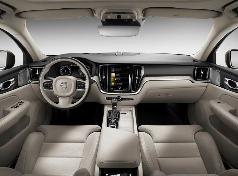 Volvo S60 III to świetna alternatywa dla niemieckich, czasami aż zbyt oczywistych propozycji. Szwedzka limuzyna zapewnia komfort, zarówno jeśli chodzi