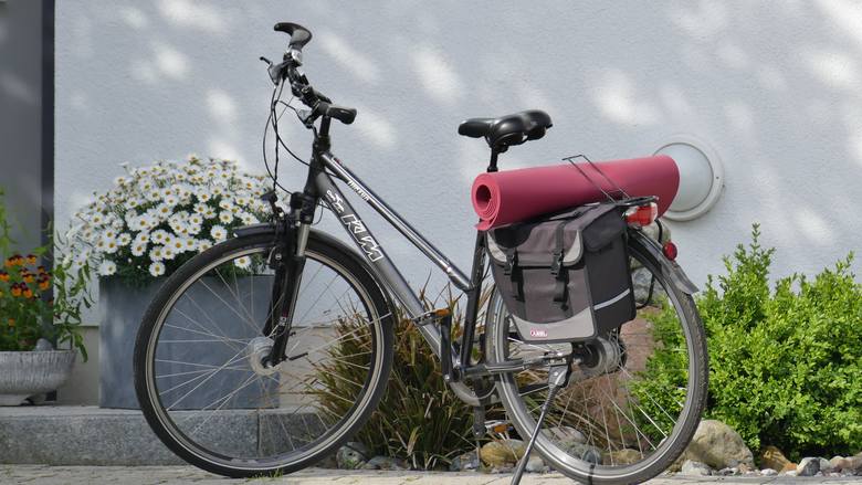 Jeśli potrzebujemy roweru na przejażdżki lub dojazdu do pracy i dodatkowo chcemy zabrać ze sobą jakiś bagaż, to rower trekkingowy na pewno zda egzam