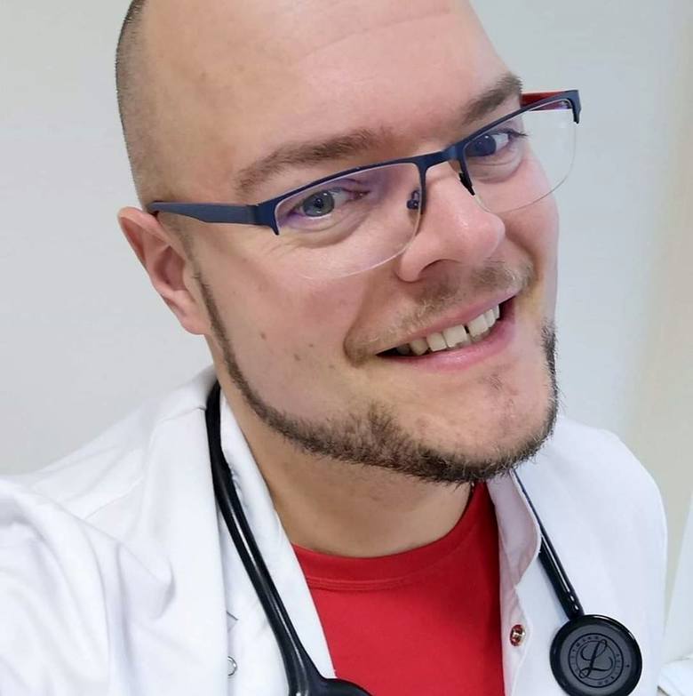 Szymon Barabach jest lekarzem kardiologiem w Kluczborskim Centrum Kardiologii.