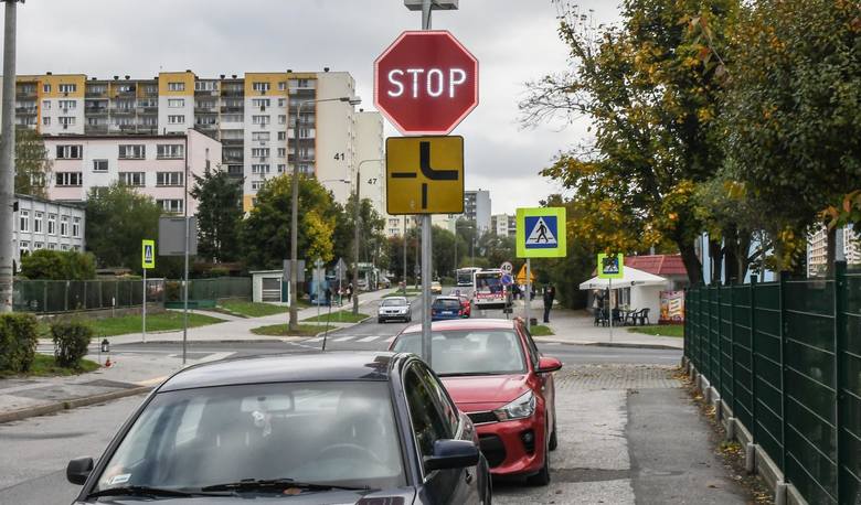 Ruch na skrzyżowaniu ulic Głowackiego i Gajowej jest bardzo duży. Zamontowanie tu progów zwalniających ma poprawić bezpieczeństwo. Wnioskowała o to Rada Osiedla Bartodzieje.