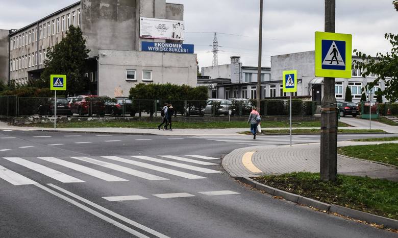 Ruch na skrzyżowaniu ulic Głowackiego i Gajowej jest bardzo duży. Zamontowanie tu progów zwalniających ma poprawić bezpieczeństwo. Wnioskowała o to Rada Osiedla Bartodzieje.