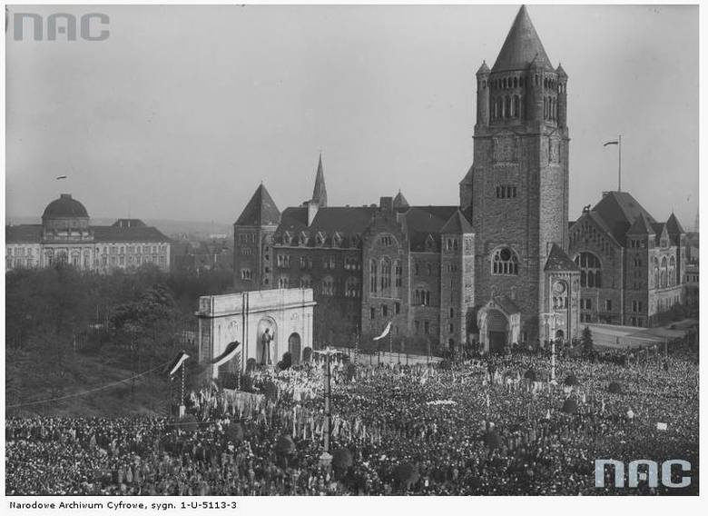 Uroczystość odsłonięcia pomnika Wdzięczności - 1932 rok