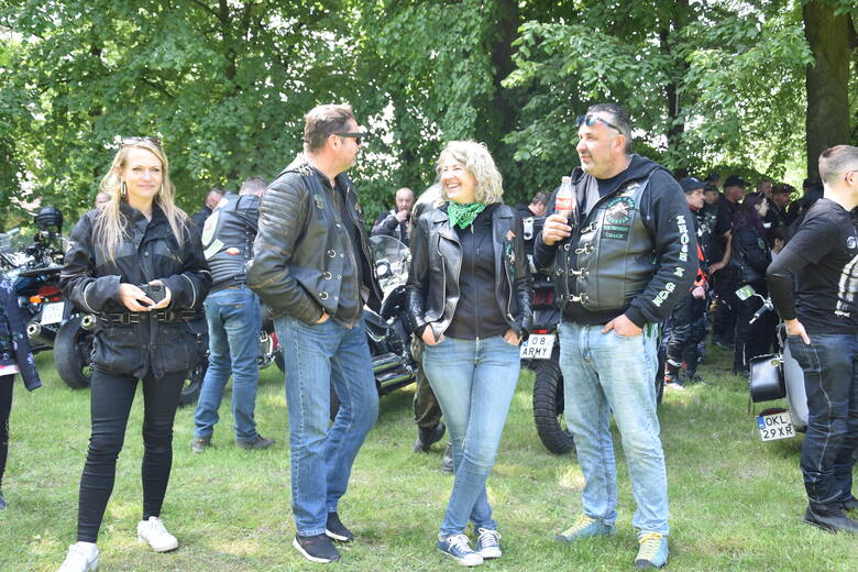Motocykliści z całej Polski przyjechali do Byczyny, by wziąć udział w zlocie szlakiem hetmana Jana Zamoyskiego. Była parada po gminie, a także sadzenie