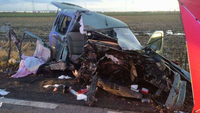 Do wypadku na drodze między Plewiskami a Gołuskami doszło w poniedziałek, 1 stycznia 2018 r.