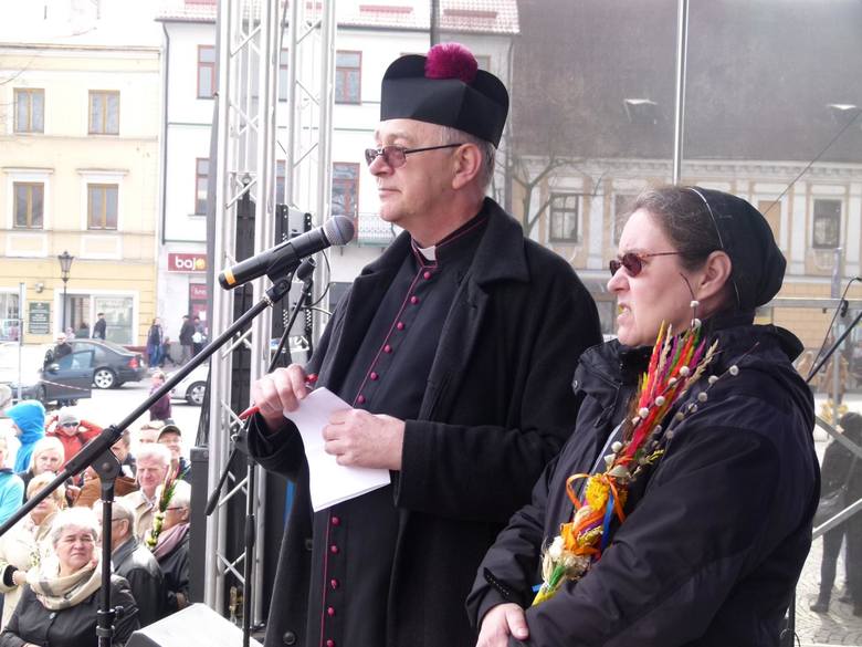Niedziela Palmowa w Łowiczu. Palma ze Słupi wygrała biskupi konkurs (Zdjęcia)